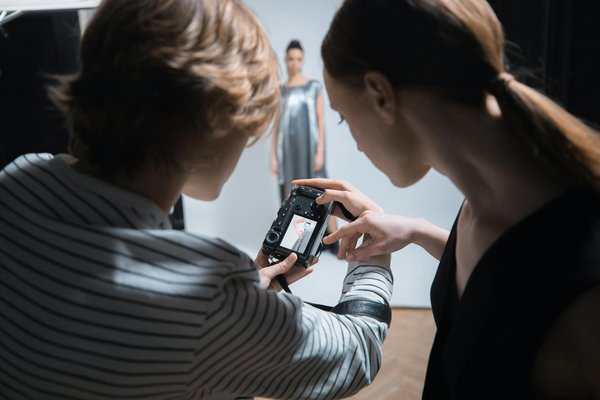 Quels accessoires sont indispensables pour une photo d'entreprise?